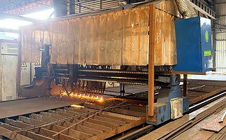 Steel plate cutting process at Showhoo factory